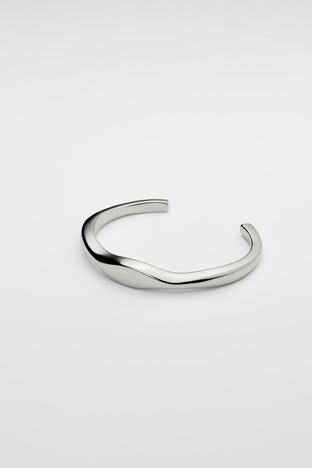 Nuance line bangle-oval