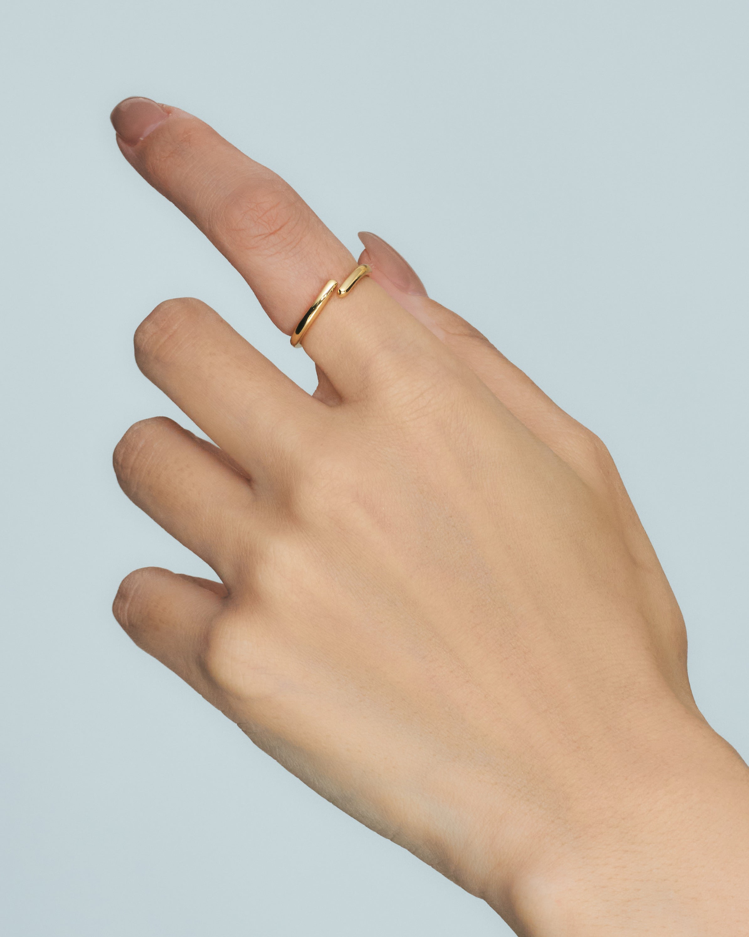 Simple line free size ring