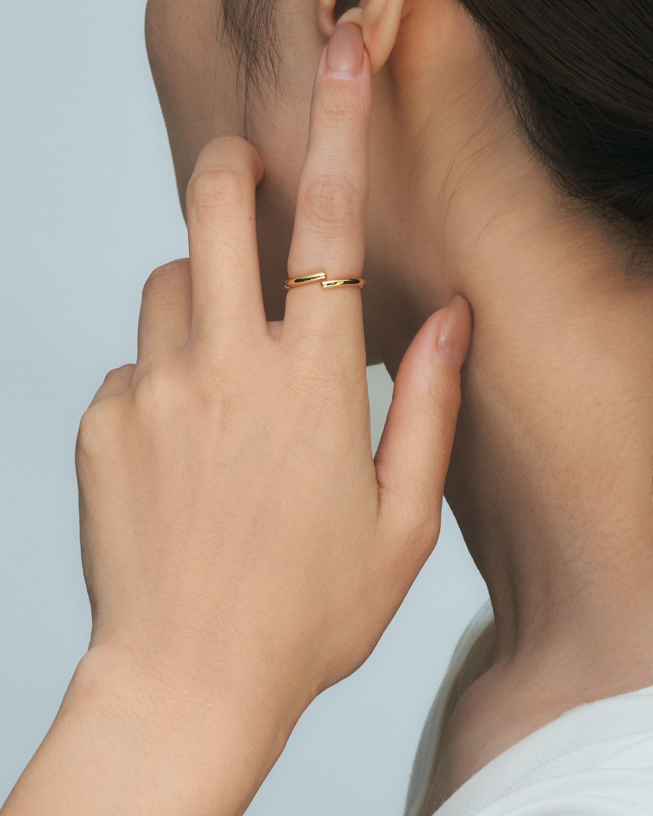 Simple line free size ring