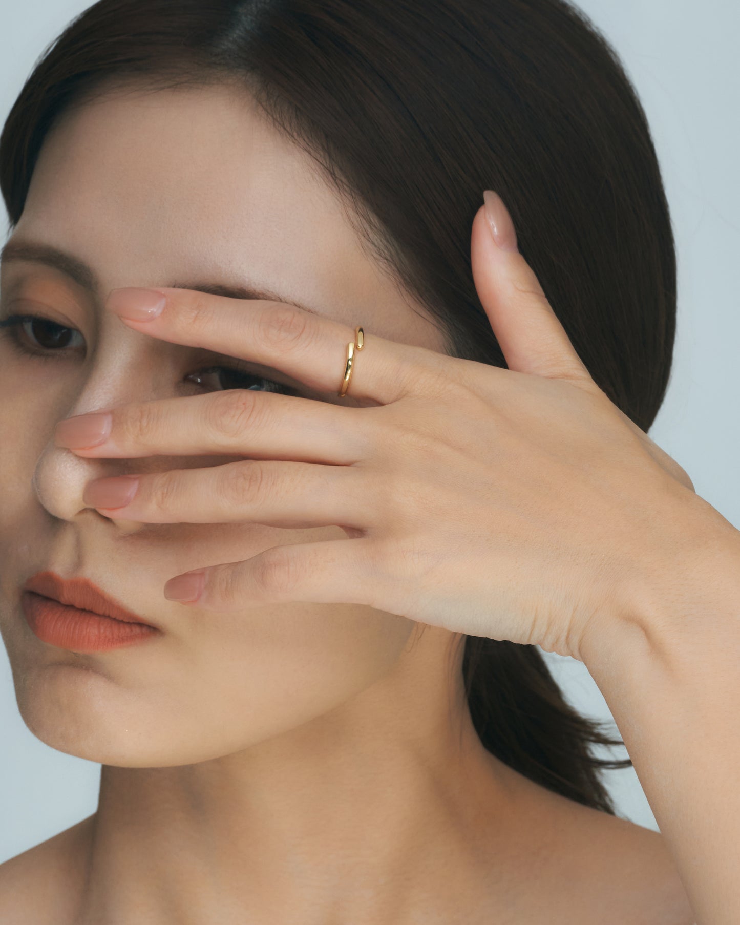 Simple line free size ring
