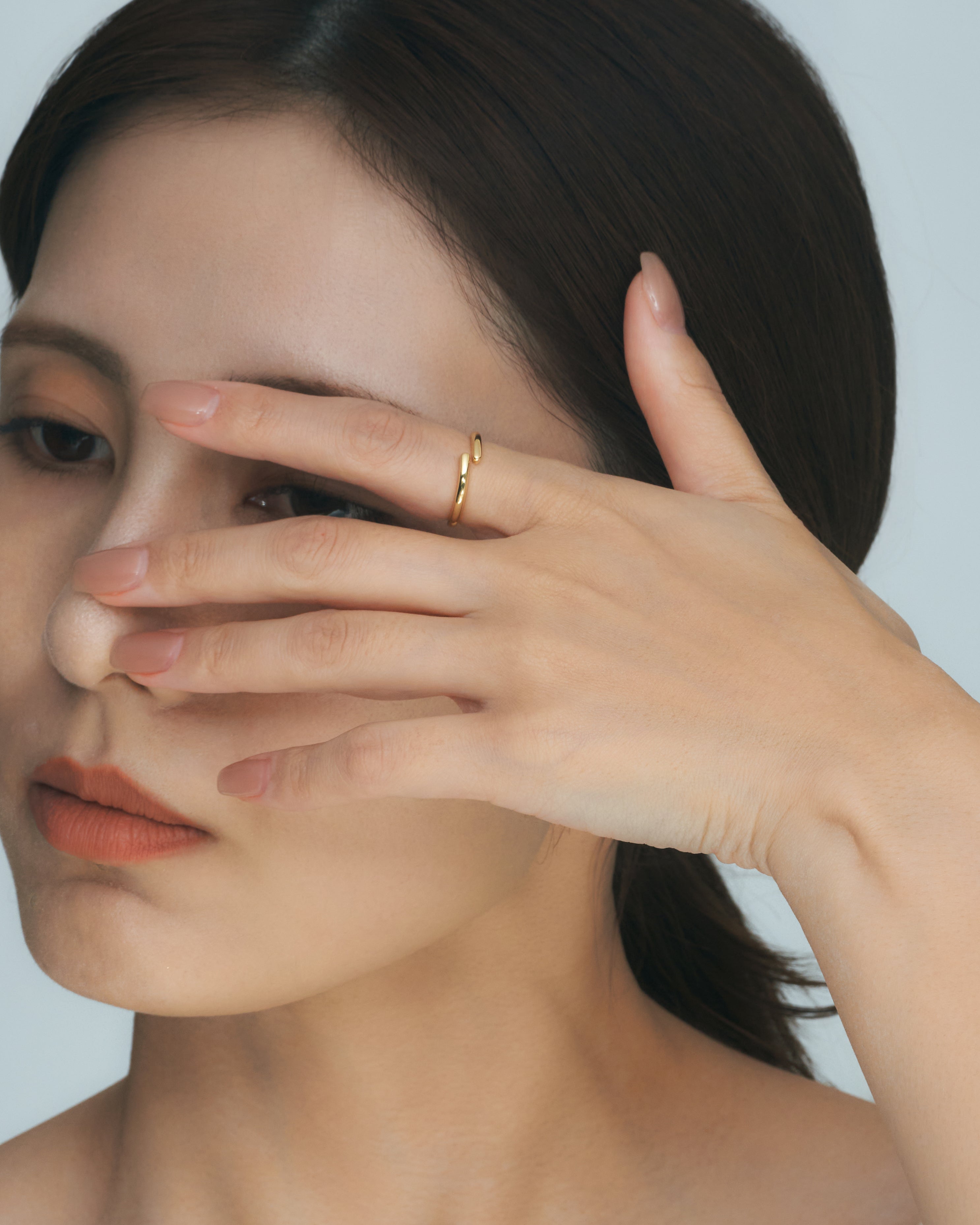 Simple line free size ring