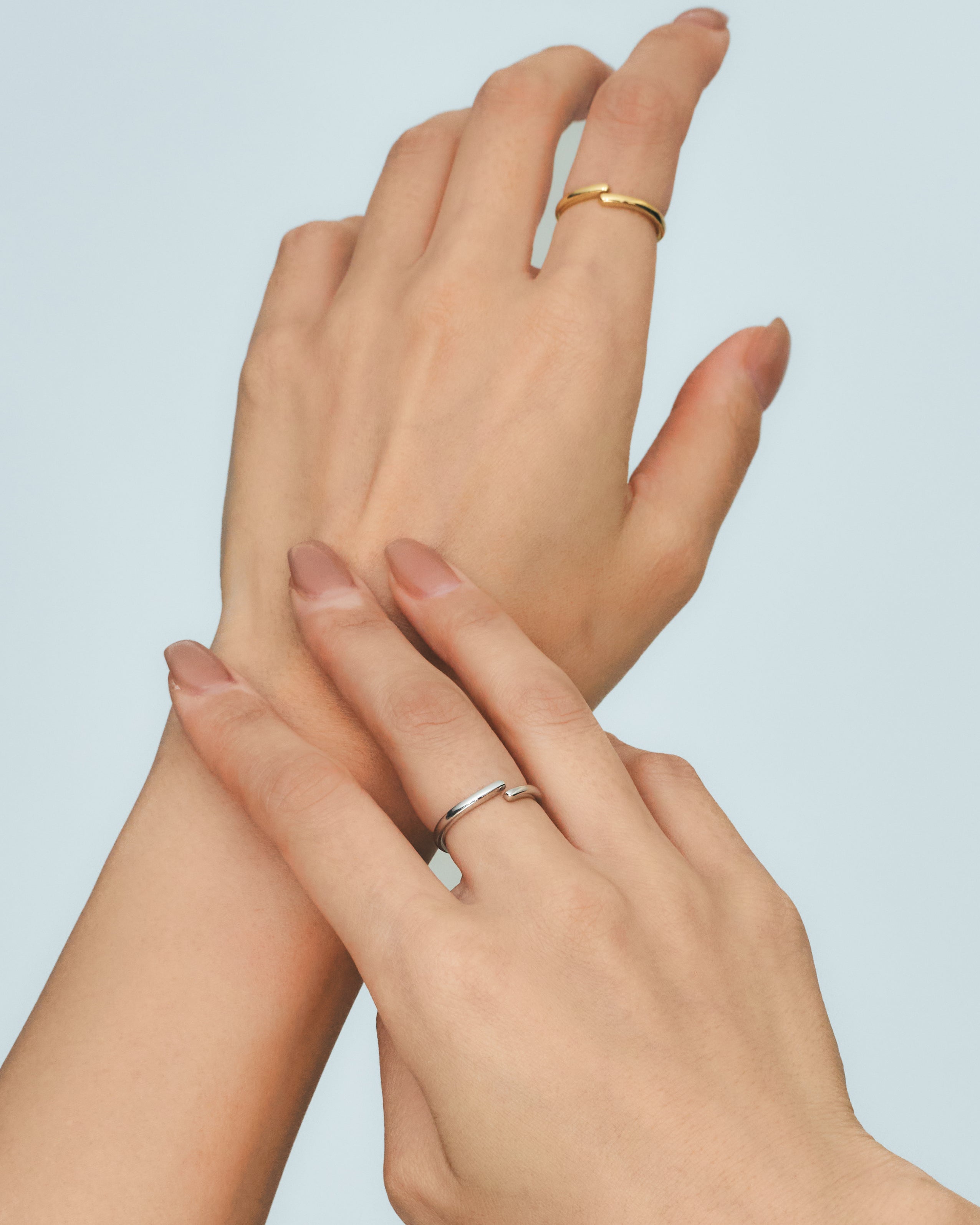 Simple line free size ring