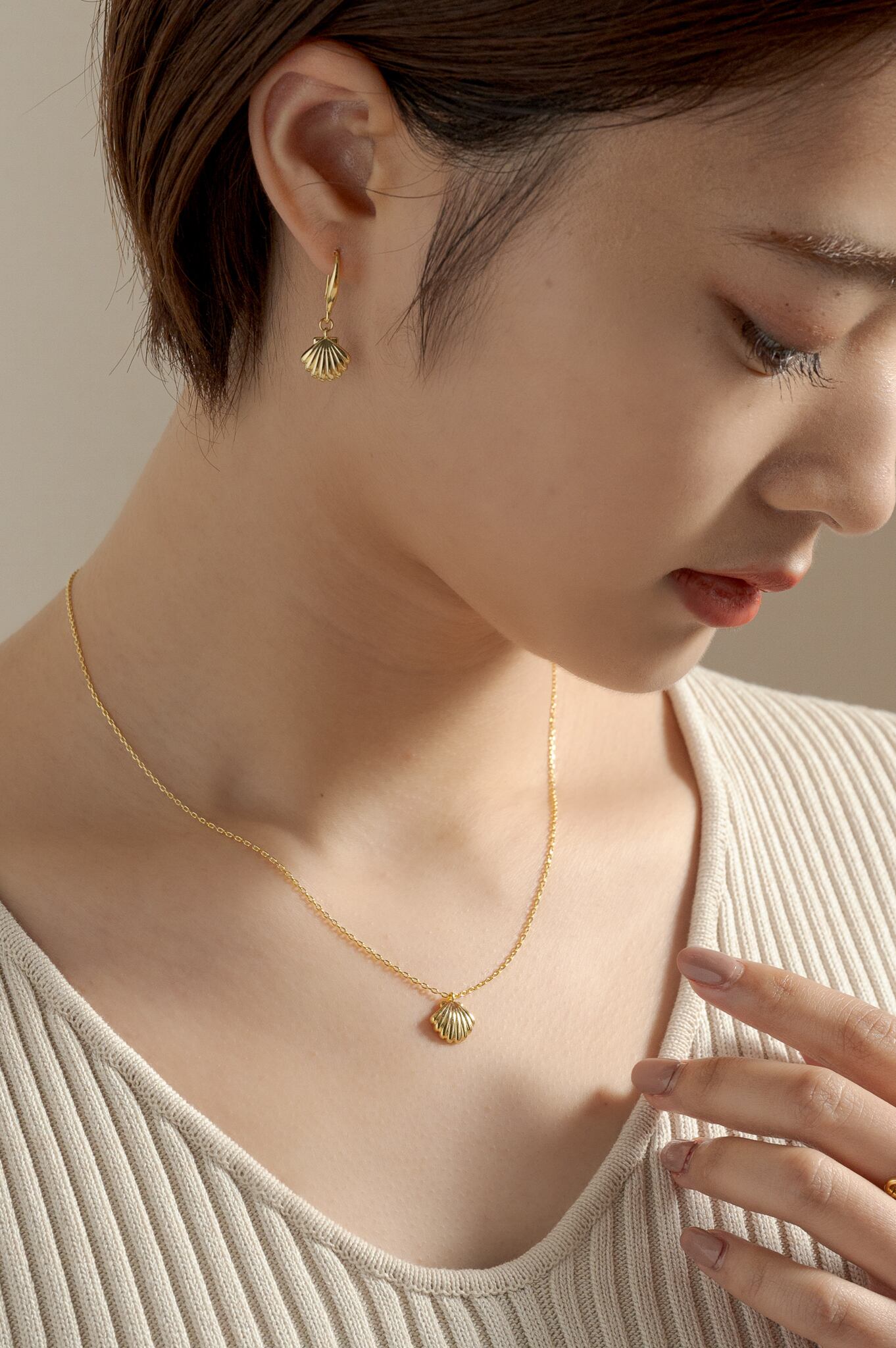 Shell charm necklace