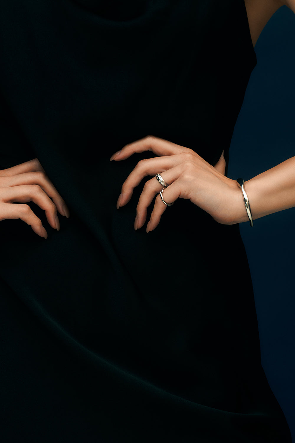 Nuance line bangle-oval