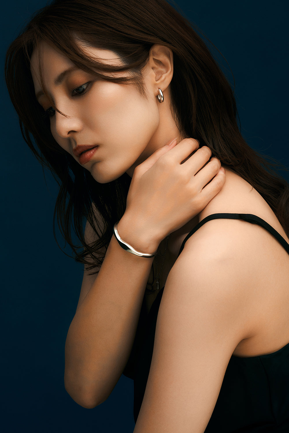 Nuance line bangle-oval