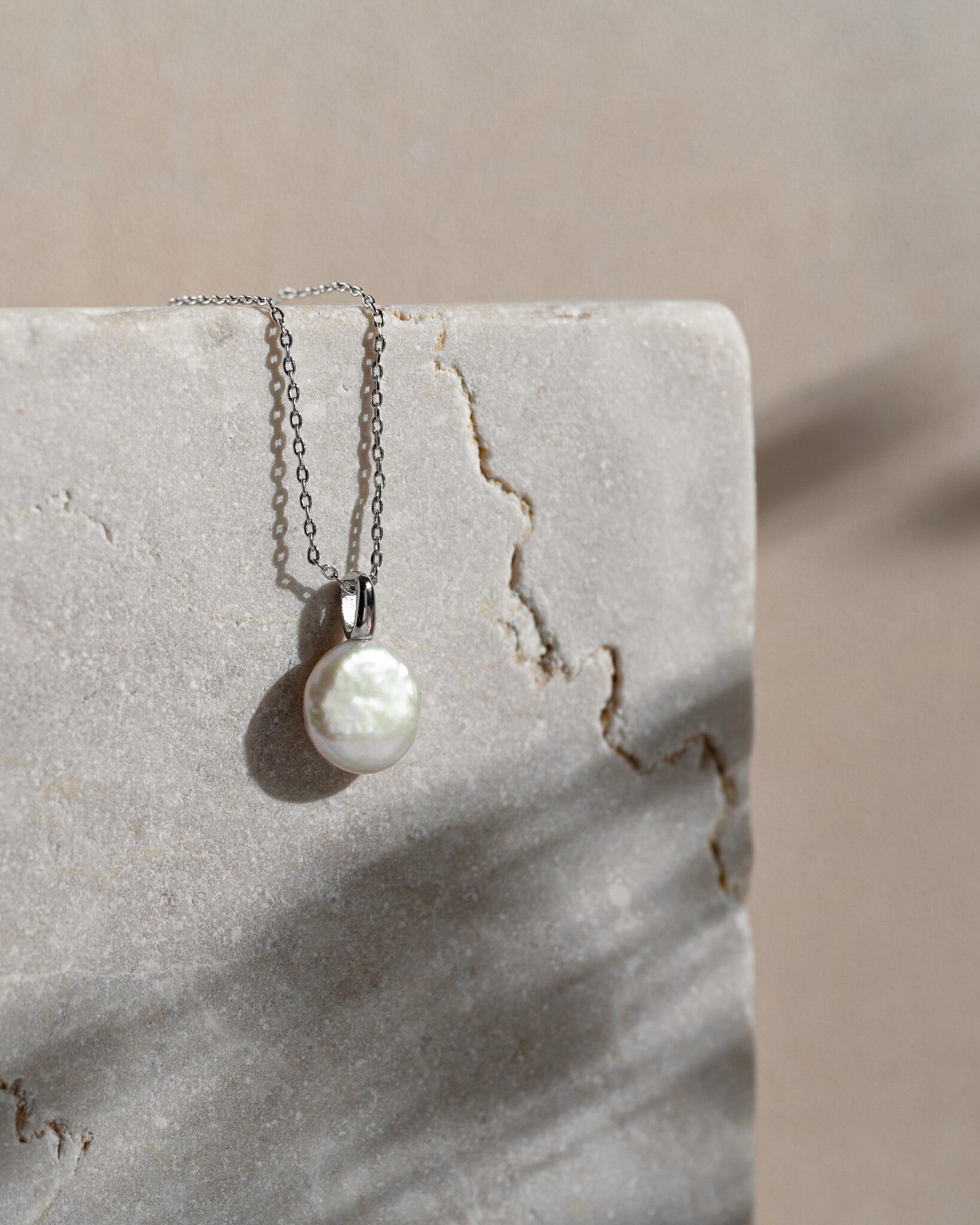 Coin pearl pendant necklace