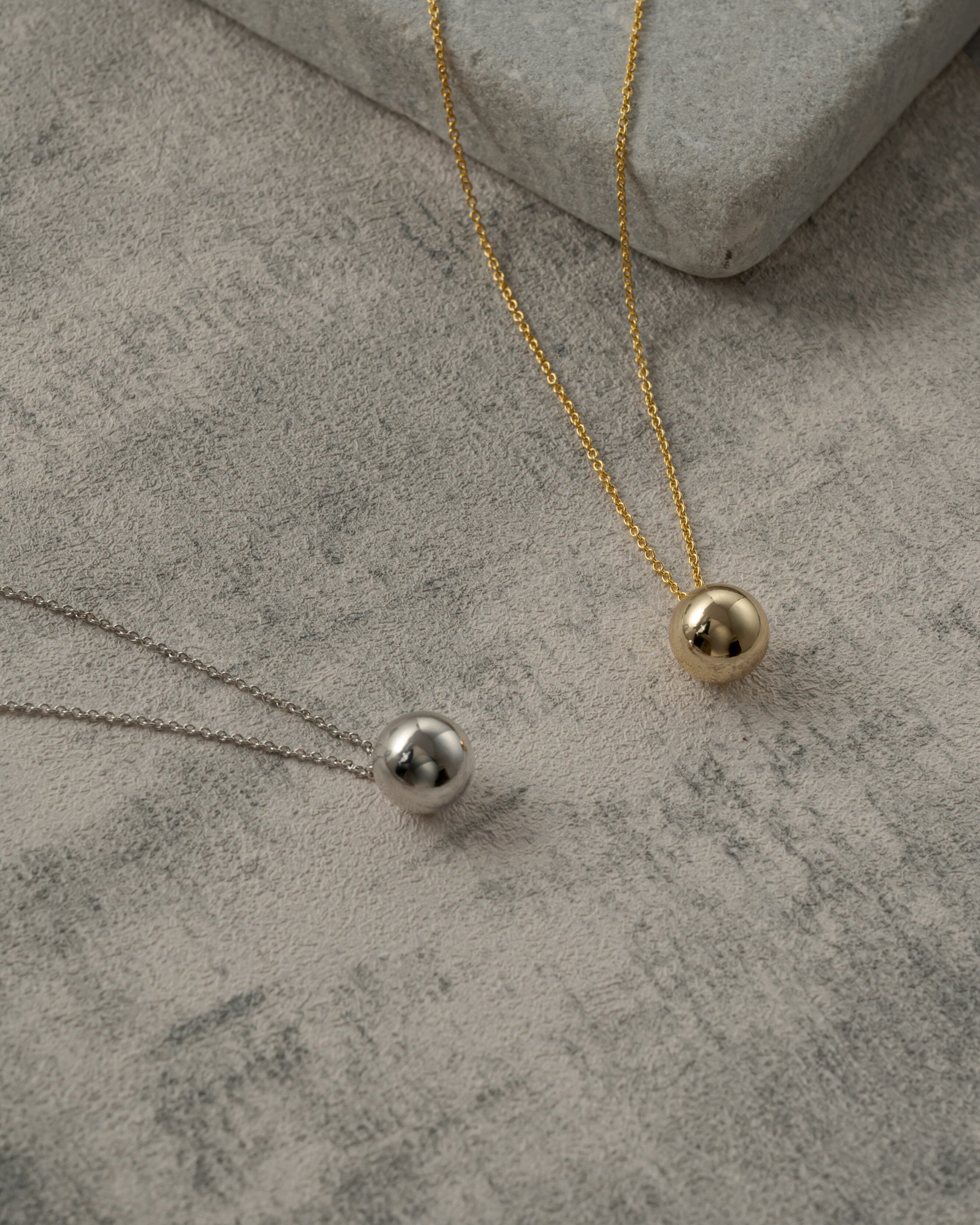 Metal ball necklace