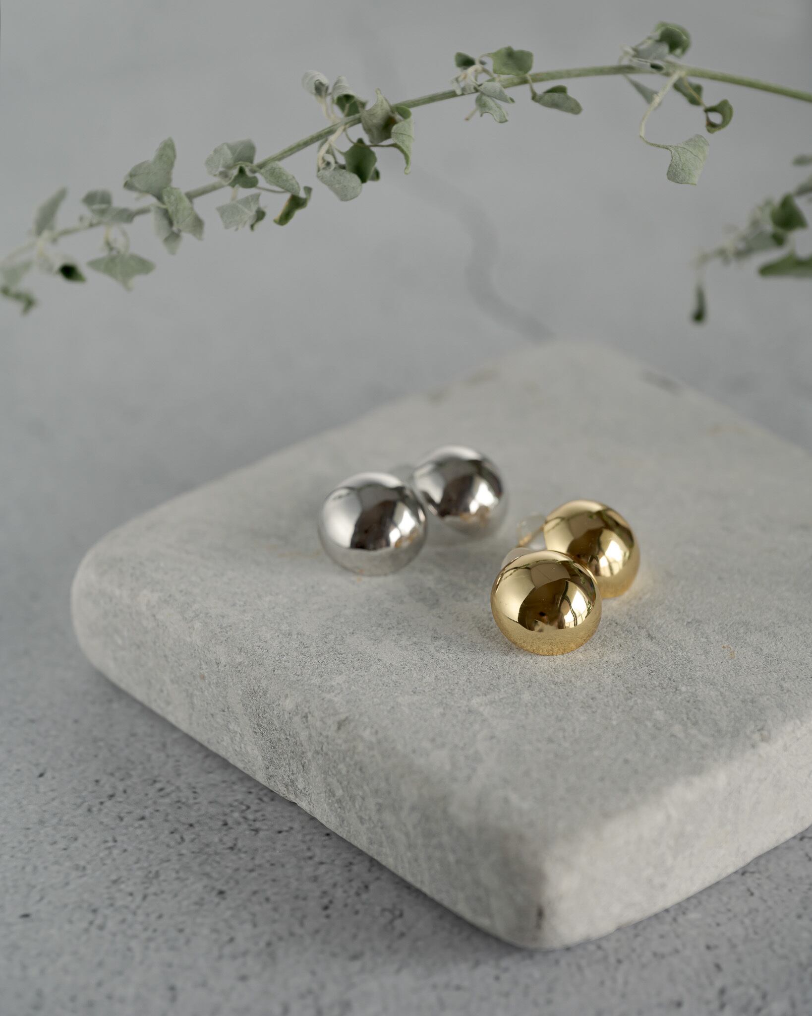 Metal button studs pierce