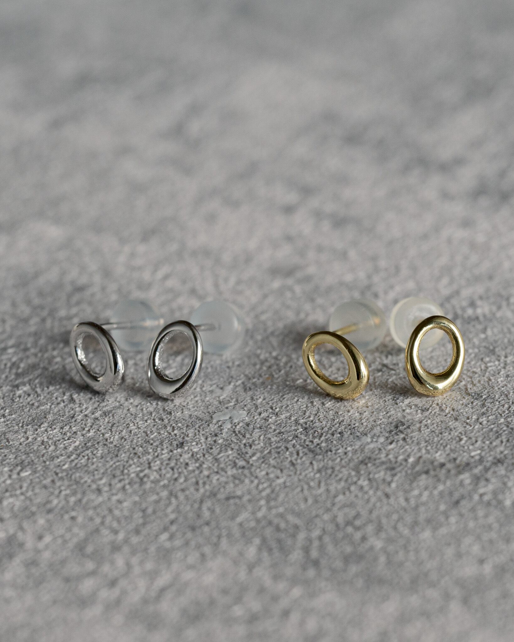 Open circle stud pierce -mini