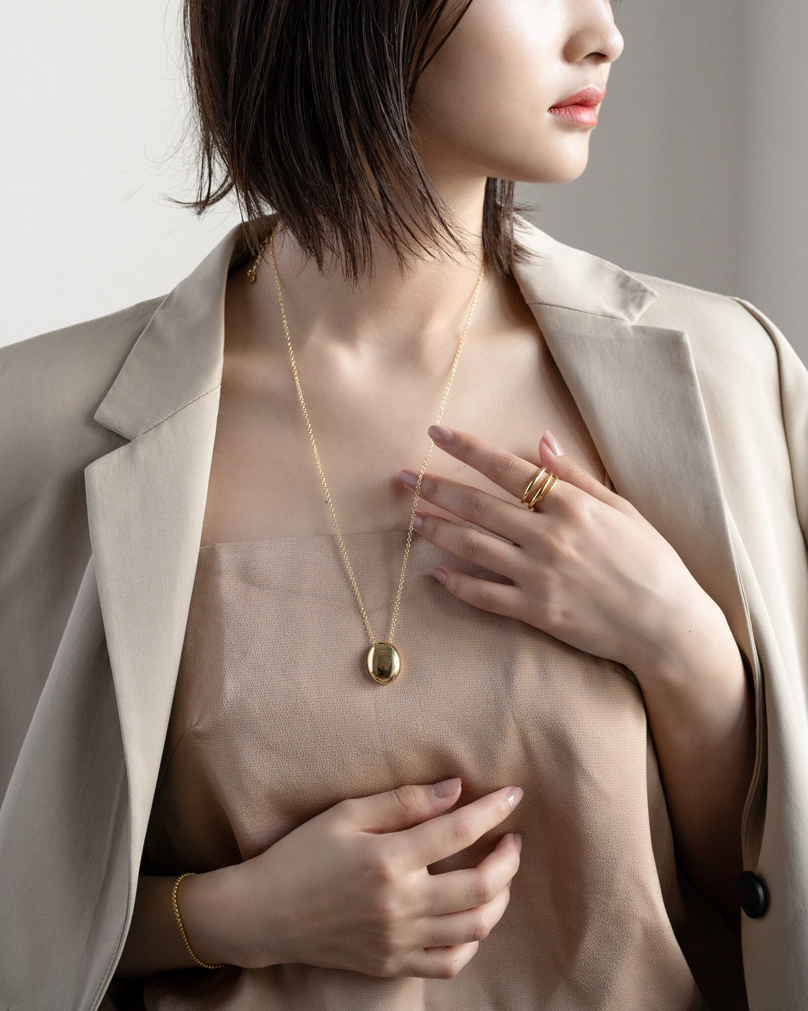 Oval metal pendant long necklace