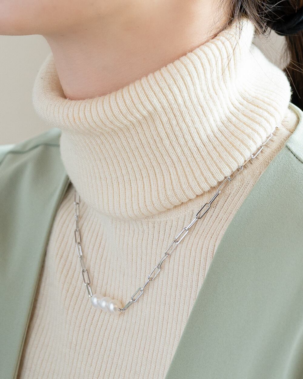 Clip chain pearl necklace