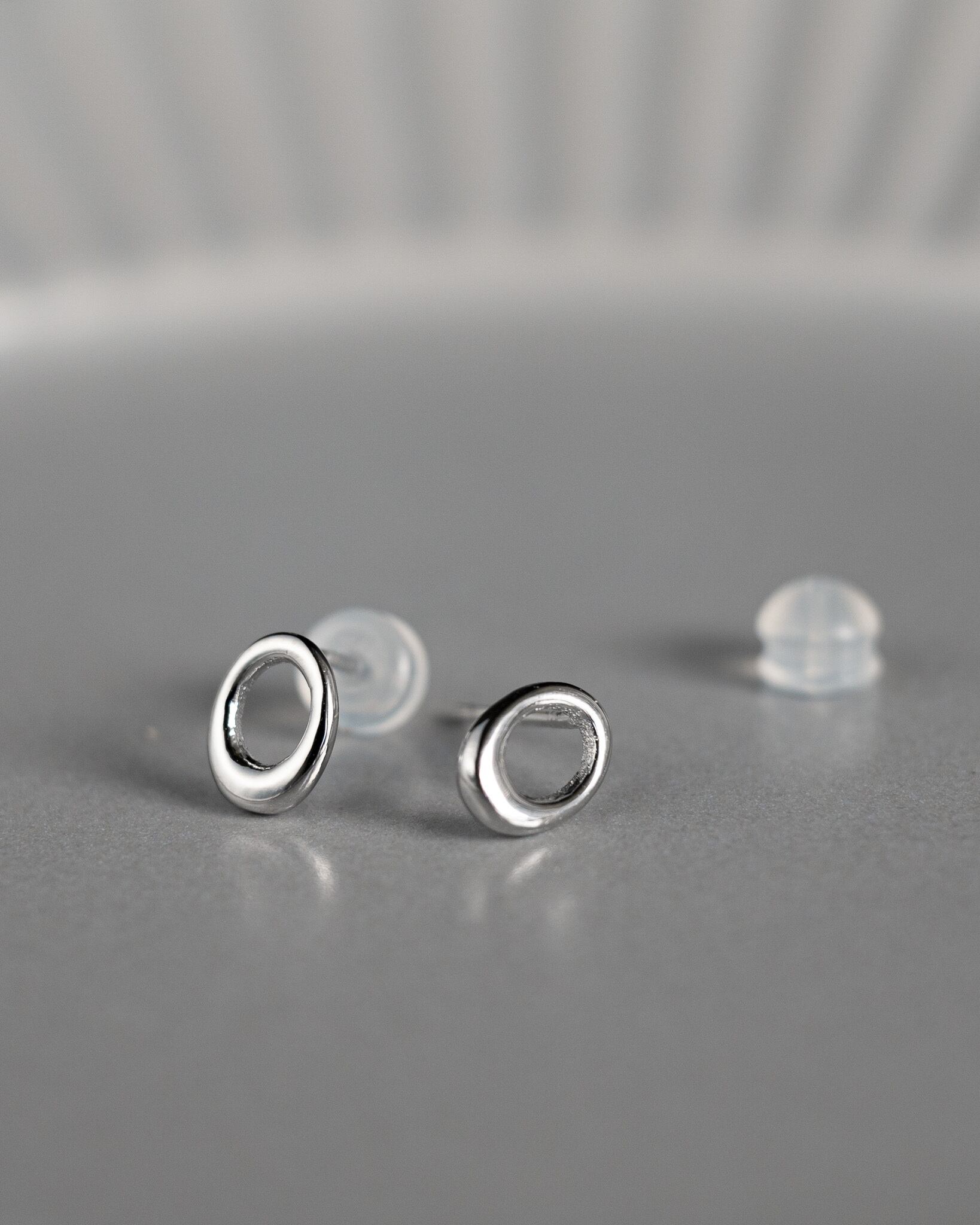 Open circle stud pierce -mini
