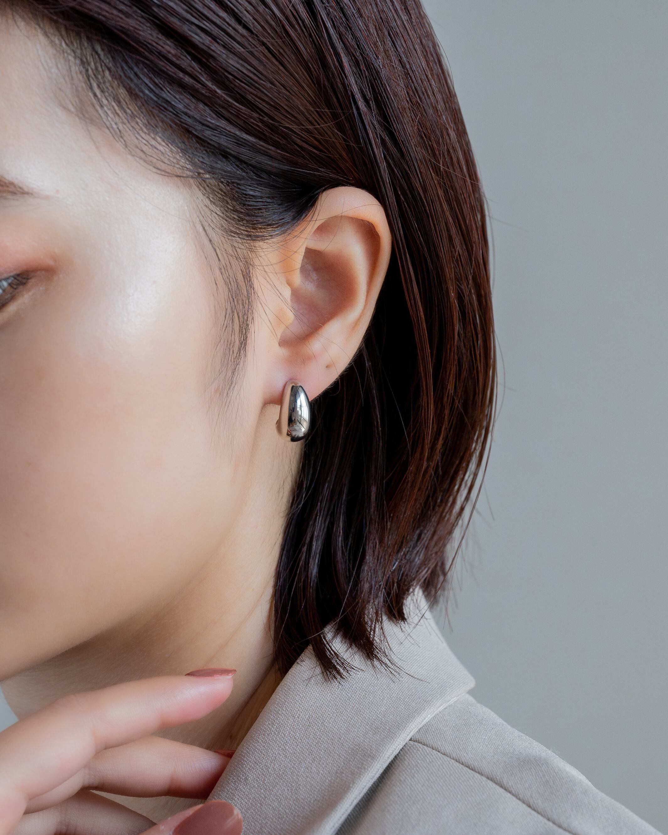 Drop curl studs earings