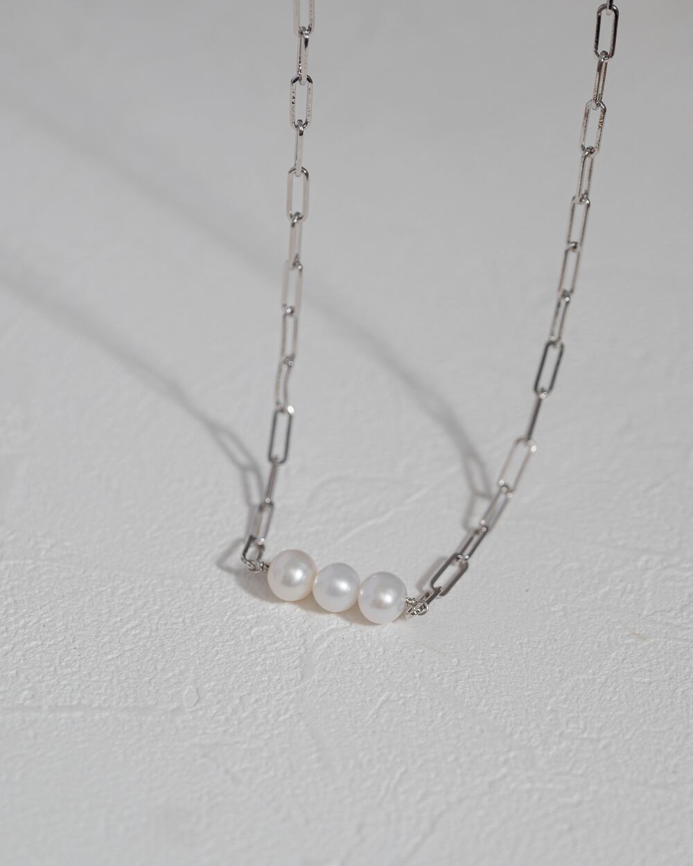 Clip chain pearl necklace